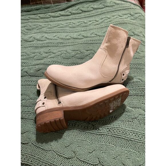UGG Orion Moto Ankle Suede boots Light Beige Sz 11 - Picture 15 of 16